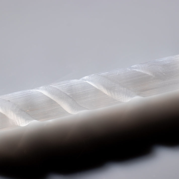 Varita de masaje en espiral de selenita natural - Cristal de selenita de 15 cm - Piedra curativa limpiadora y regeneradora
