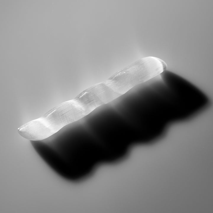 Baguette de massage en spirale de sélénite naturelle – Cristal de sélénite de 15 cm – Pierre de guérison nettoyante et rechargée