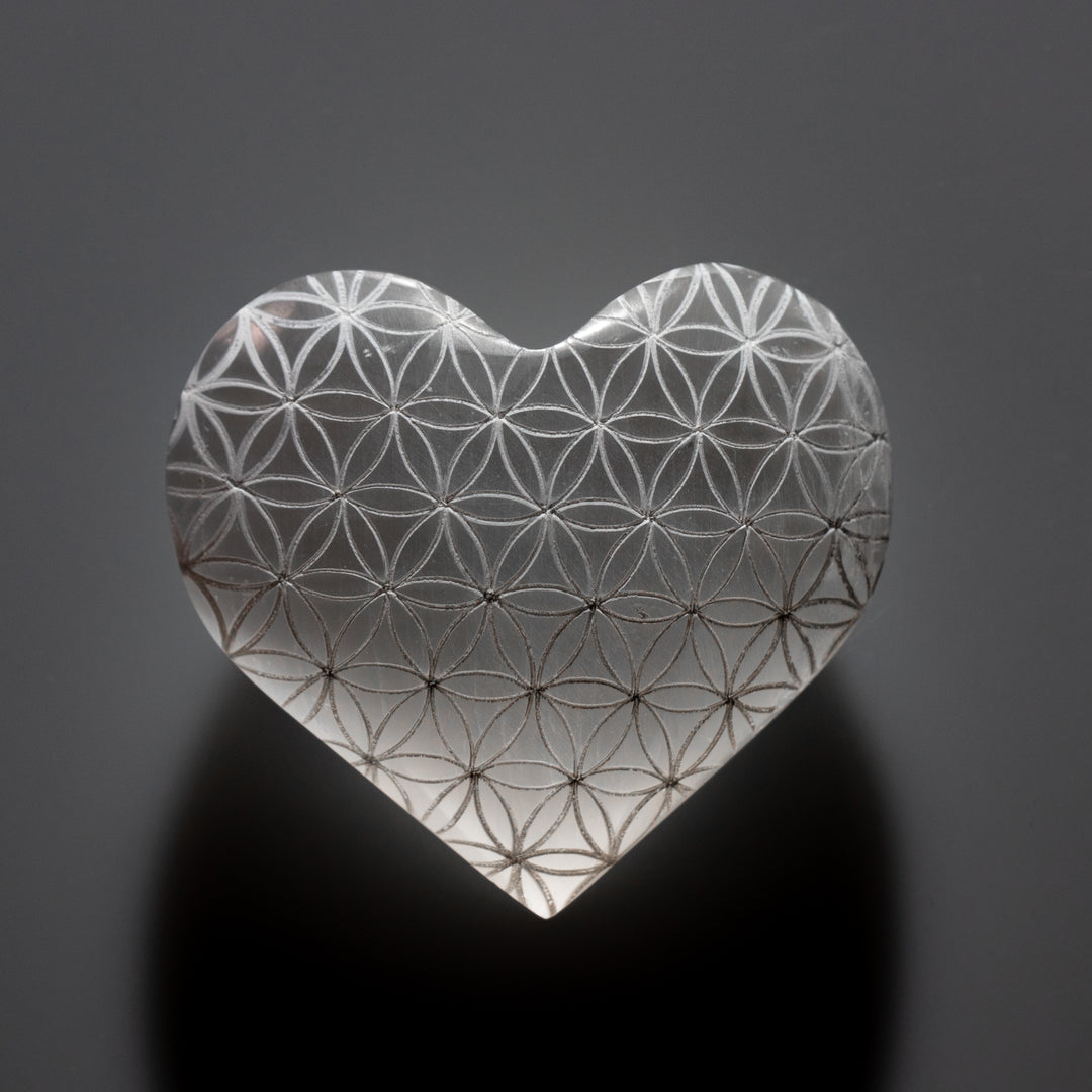 Corazón de selenita natural grabado - Cristal de selenita de 7,6 cm - Piedra curativa purificadora y regeneradora
