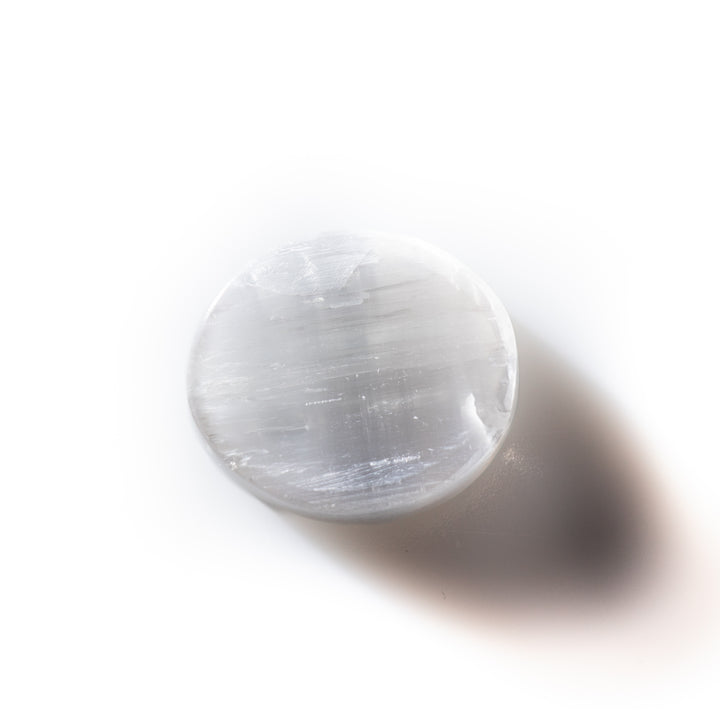 Piedra de selenita natural para la preocupación - Cristal de selenita de 2,5 cm - Piedra curativa limpiadora y regeneradora