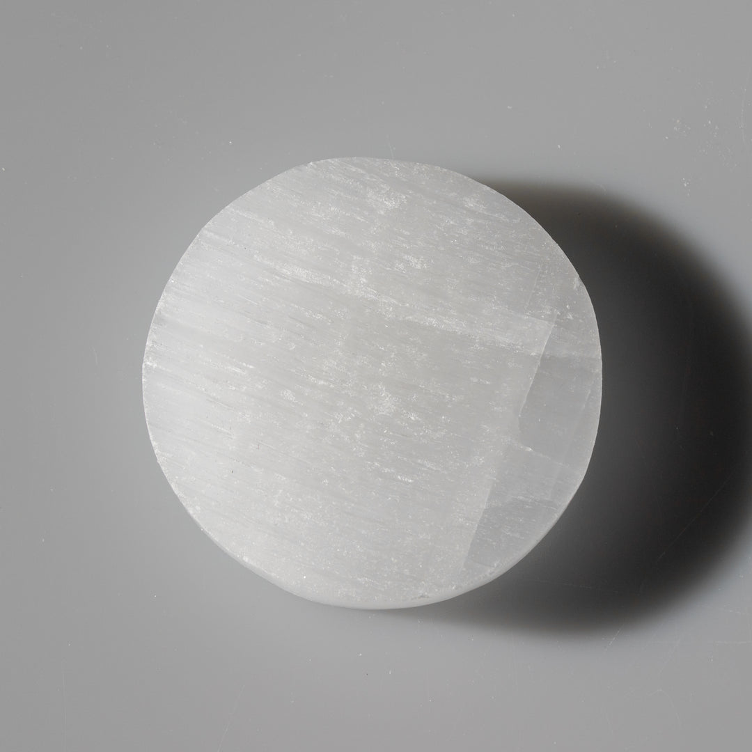 Plaque de charge ronde en sélénite naturelle – Cristal de sélénite de 7,6 cm – Pierre de guérison purifiante et rechargée