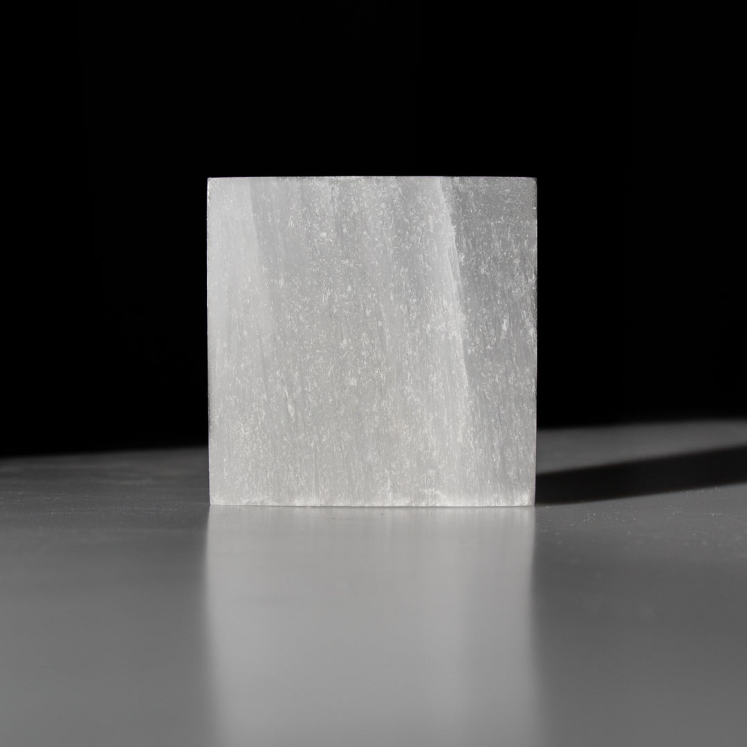 Placa de carga cuadrada de selenita natural - Cristal de selenita de 7,6 cm - Piedra curativa limpiadora y recargadora