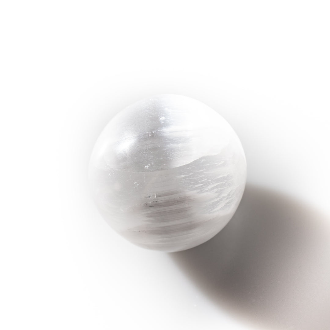 Sphère de sélénite naturelle - Cristal de sélénite de 5 cm - Pierre de guérison purifiante et rechargée