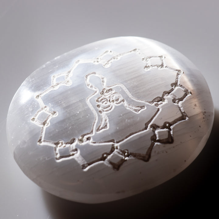 Piedra de palma de selenita natural grabada - Cristal curativo pulido, piedra preciosa terapéutica ovalada
