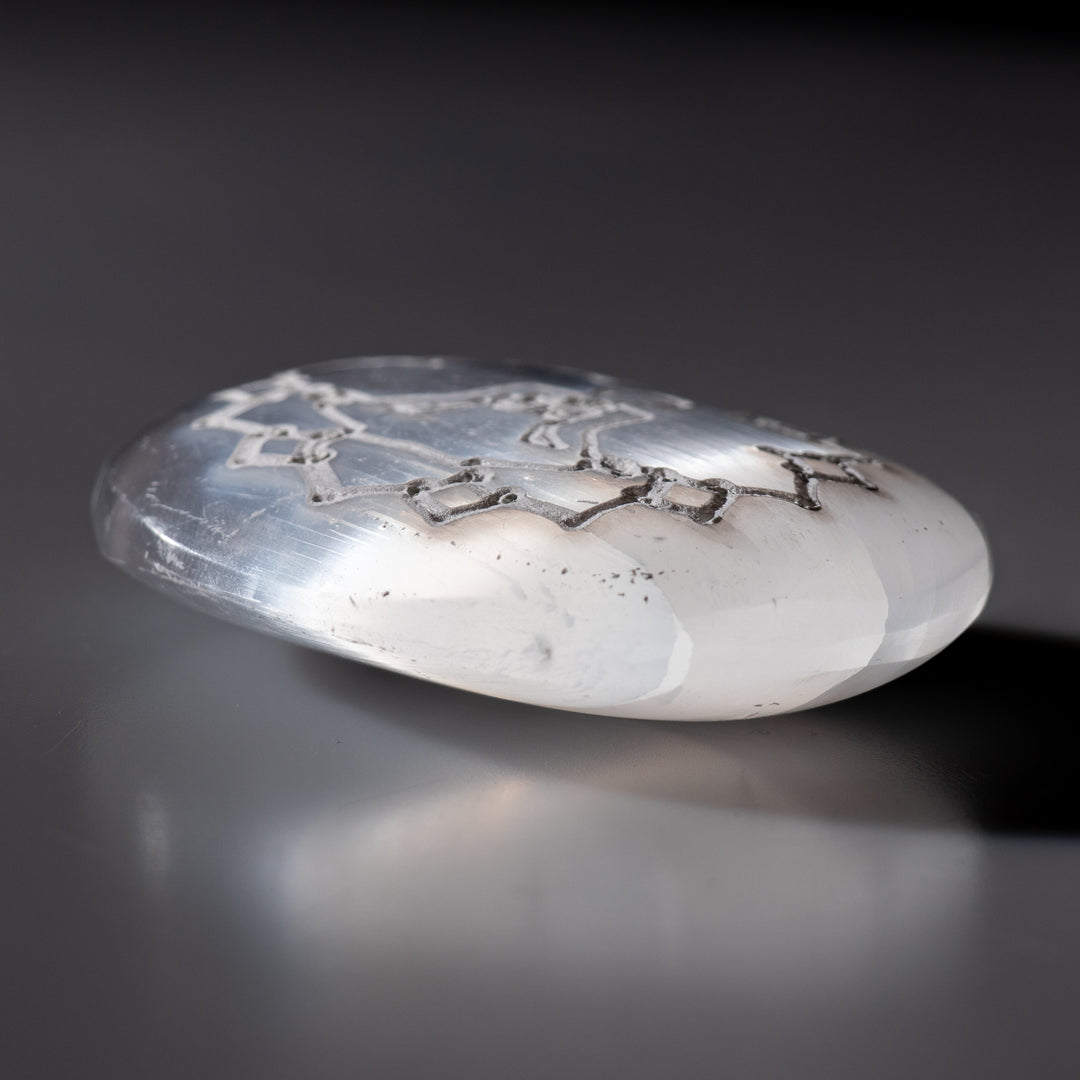 Piedra de palma de selenita natural grabada - Cristal curativo pulido, piedra preciosa terapéutica ovalada