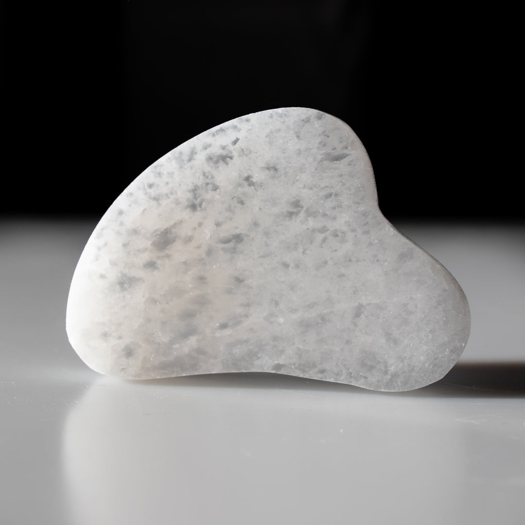 Gua-Sha en sélénite naturelle - Cristal de sélénite de 7,6 cm - Pierre de guérison purifiante et rechargée