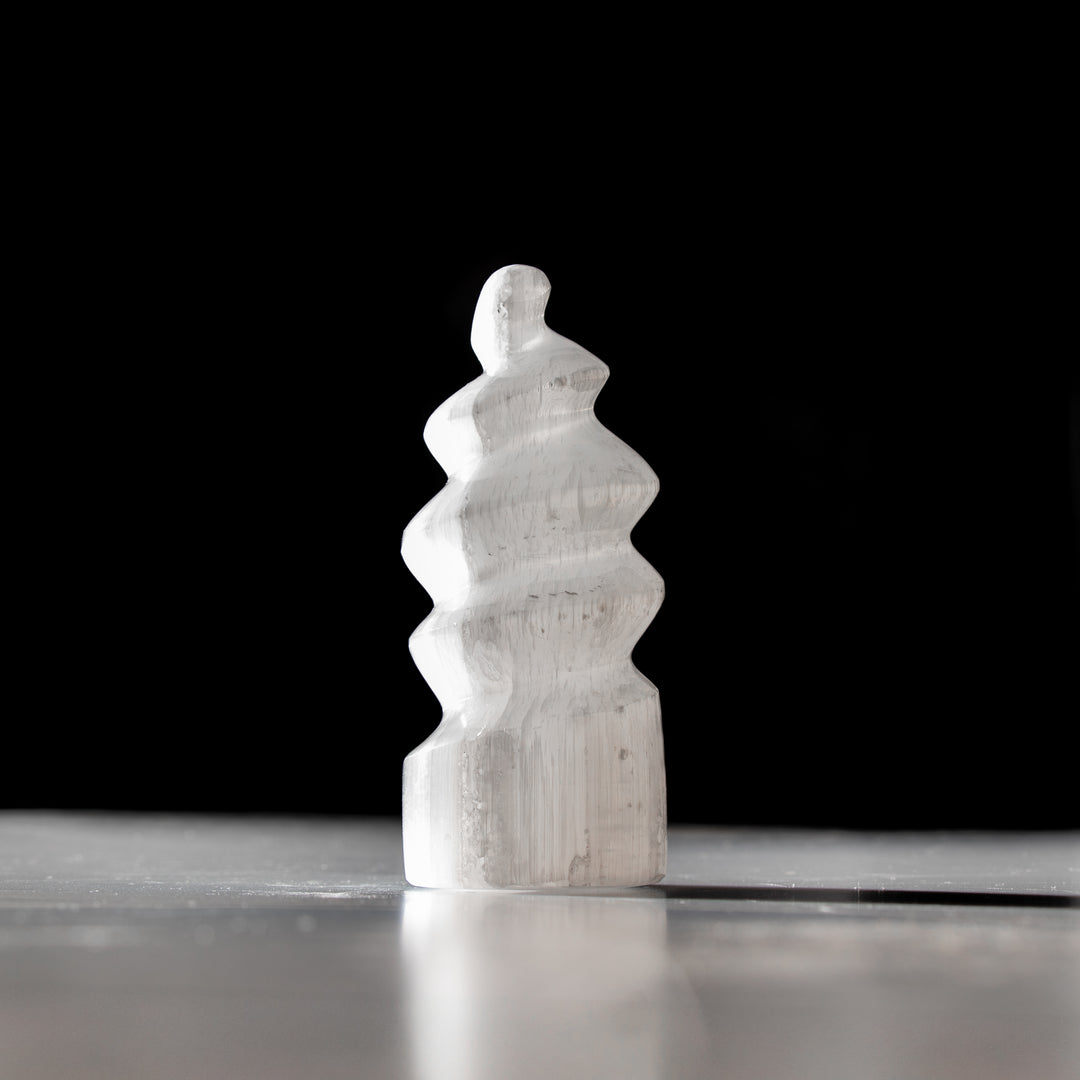 Tour spirale en sélénite naturelle - Cristal de sélénite de 10 cm - Pierre de guérison purifiante et rechargée