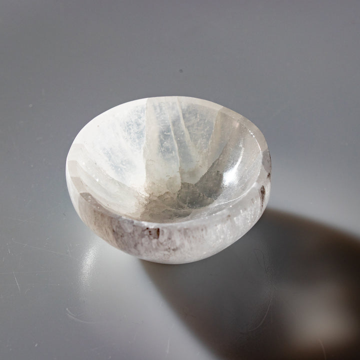 Cuenco redondo de selenita natural de 7,6 cm. Cristal de selenita: piedra curativa purificadora y revitalizante.