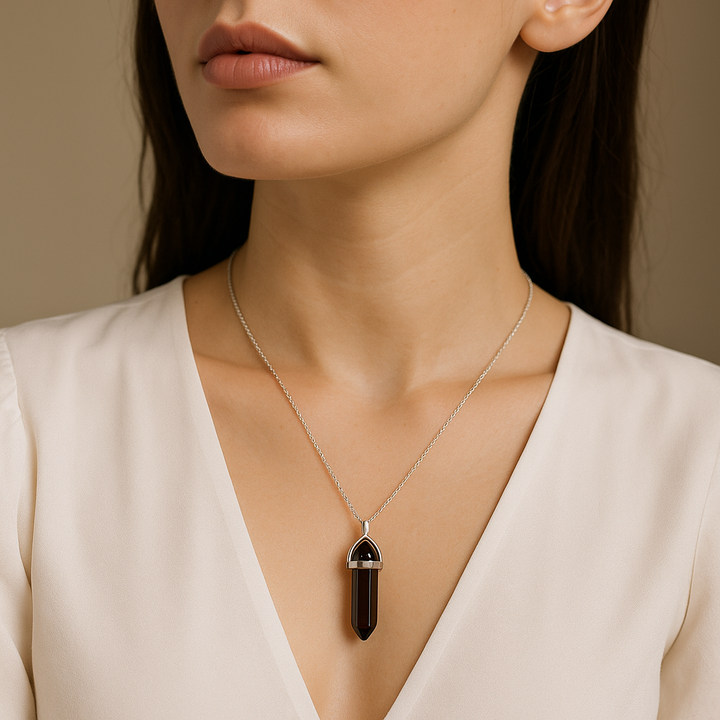 Collar con colgante de punta de cuarzo ahumado natural hecho a mano