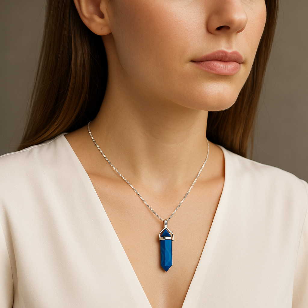 Collier pendentif en pointe d'agate bleue teinte à la main