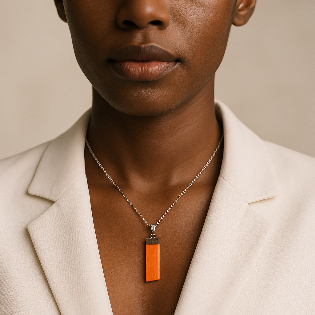 Collier avec pendentif en forme de bâtonnet d'aventurine rouge naturelle fabriqué à la main