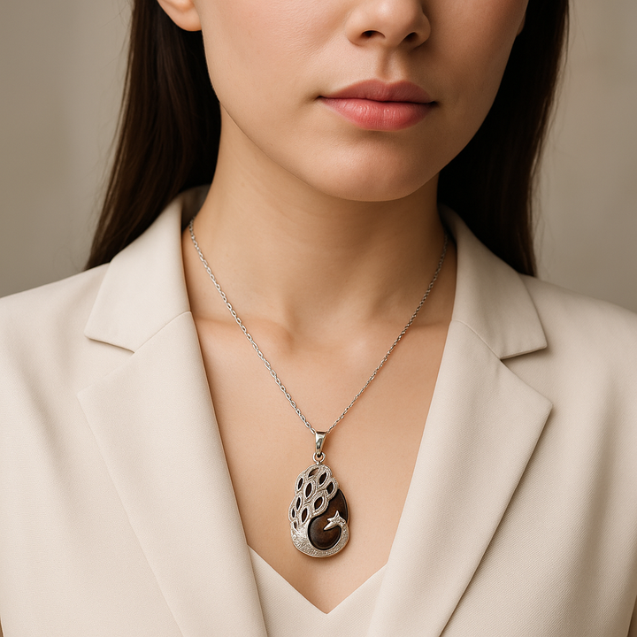 Colgante de lágrima de ojo de tigre natural hecho a mano - Collar con piedras preciosas y motivo de pavo real