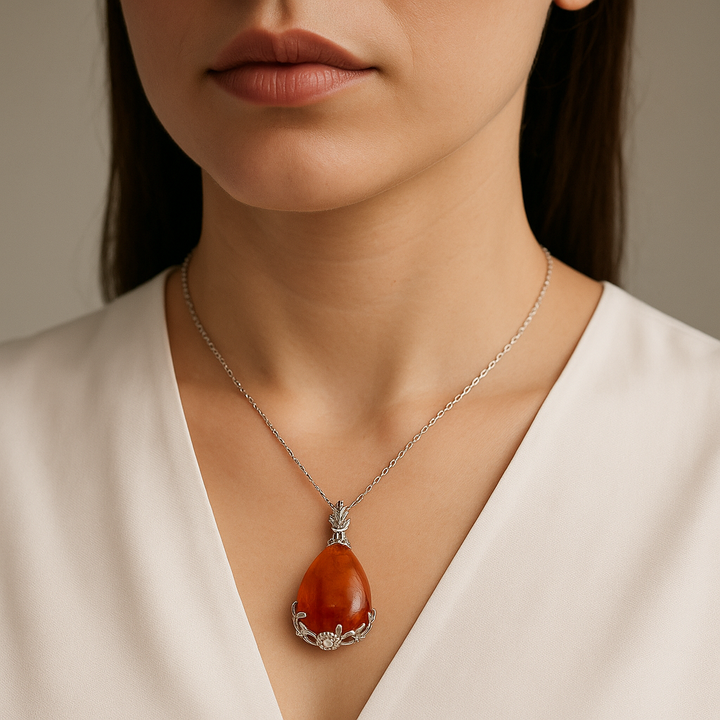 Collier avec pendentif en forme de larme d'agate rouge naturelle fabriqué à la main
