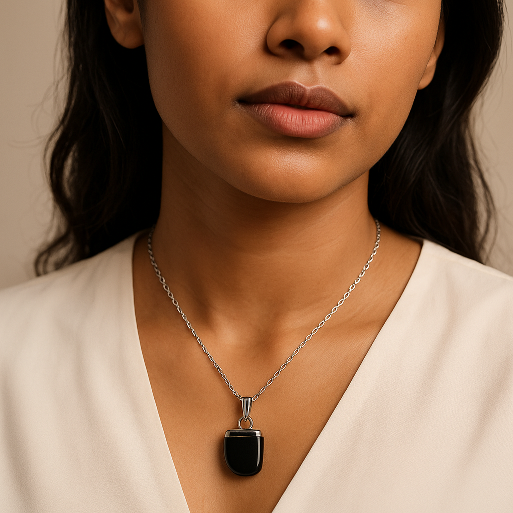 Collar con colgante de obsidiana natural hecho a mano