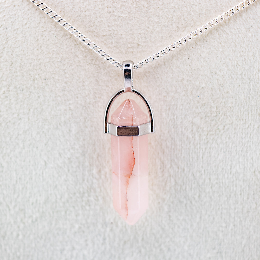 Collier avec pendentif en pointe de quartz rose naturel fabriqué à la main