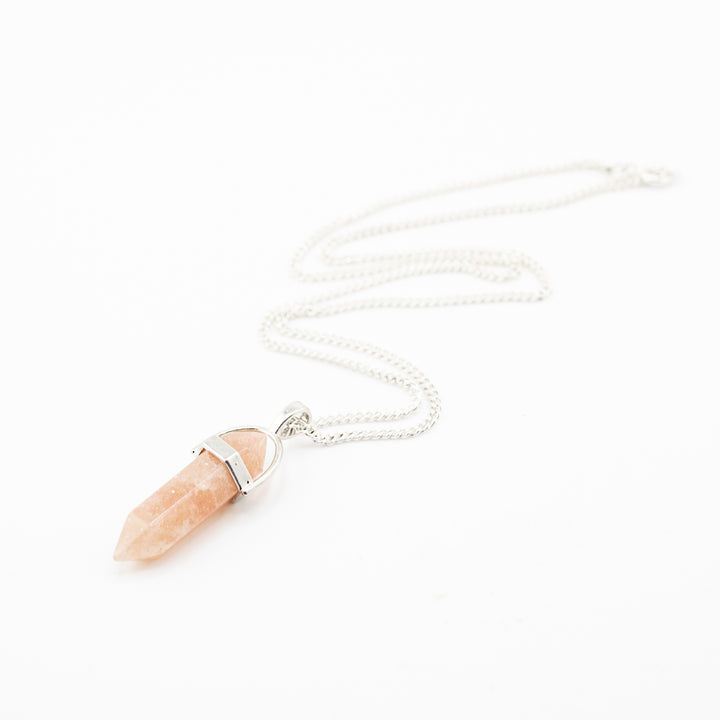 Collier pendentif en pointe de quartz fraise naturel fabriqué à la main