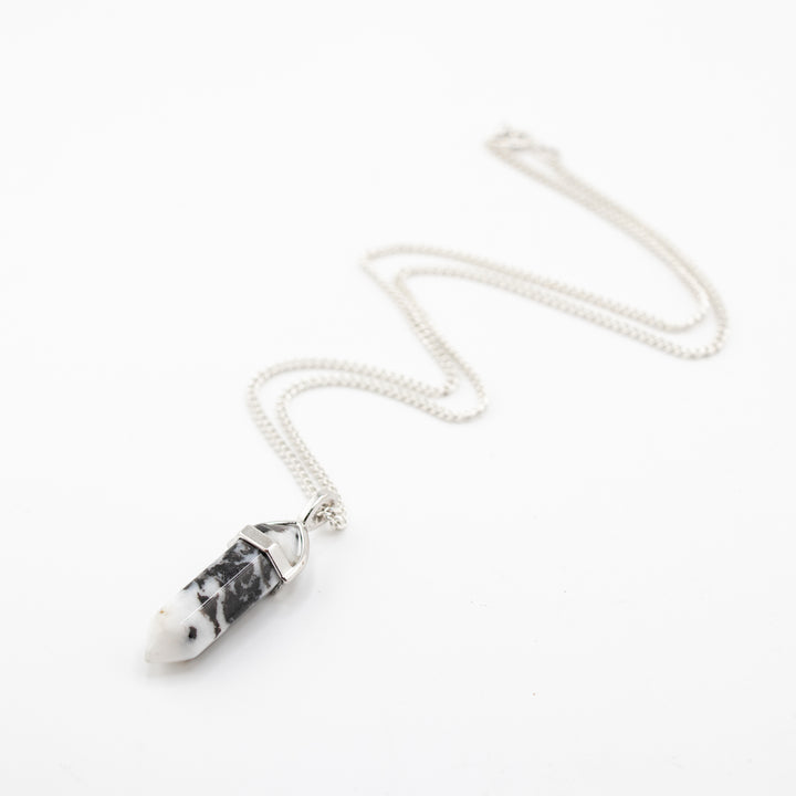 Collier avec pendentif en pointe de jaspe zèbre naturel fabriqué à la main