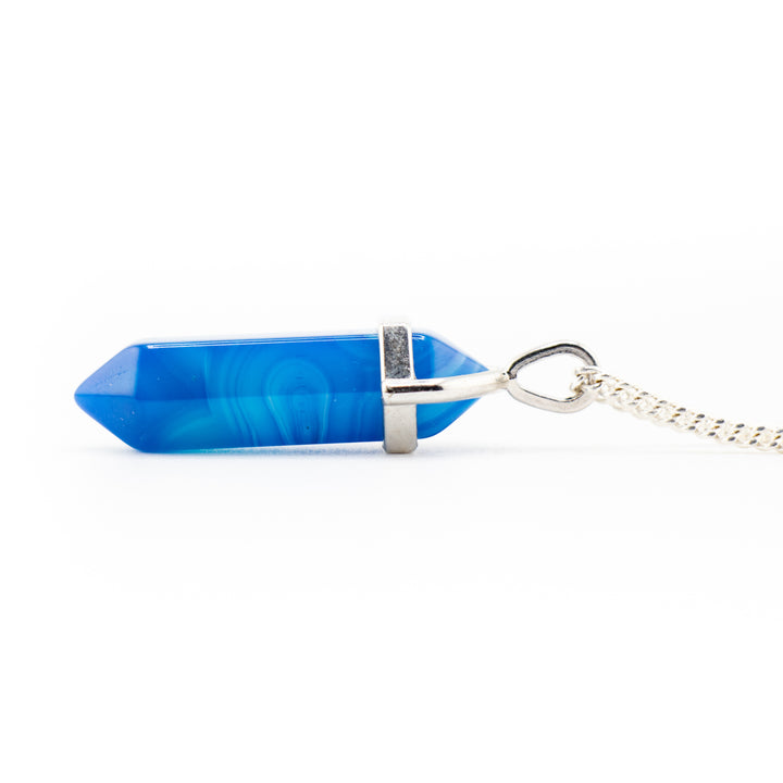 Collier pendentif en pointe d'agate bleue teinte à la main