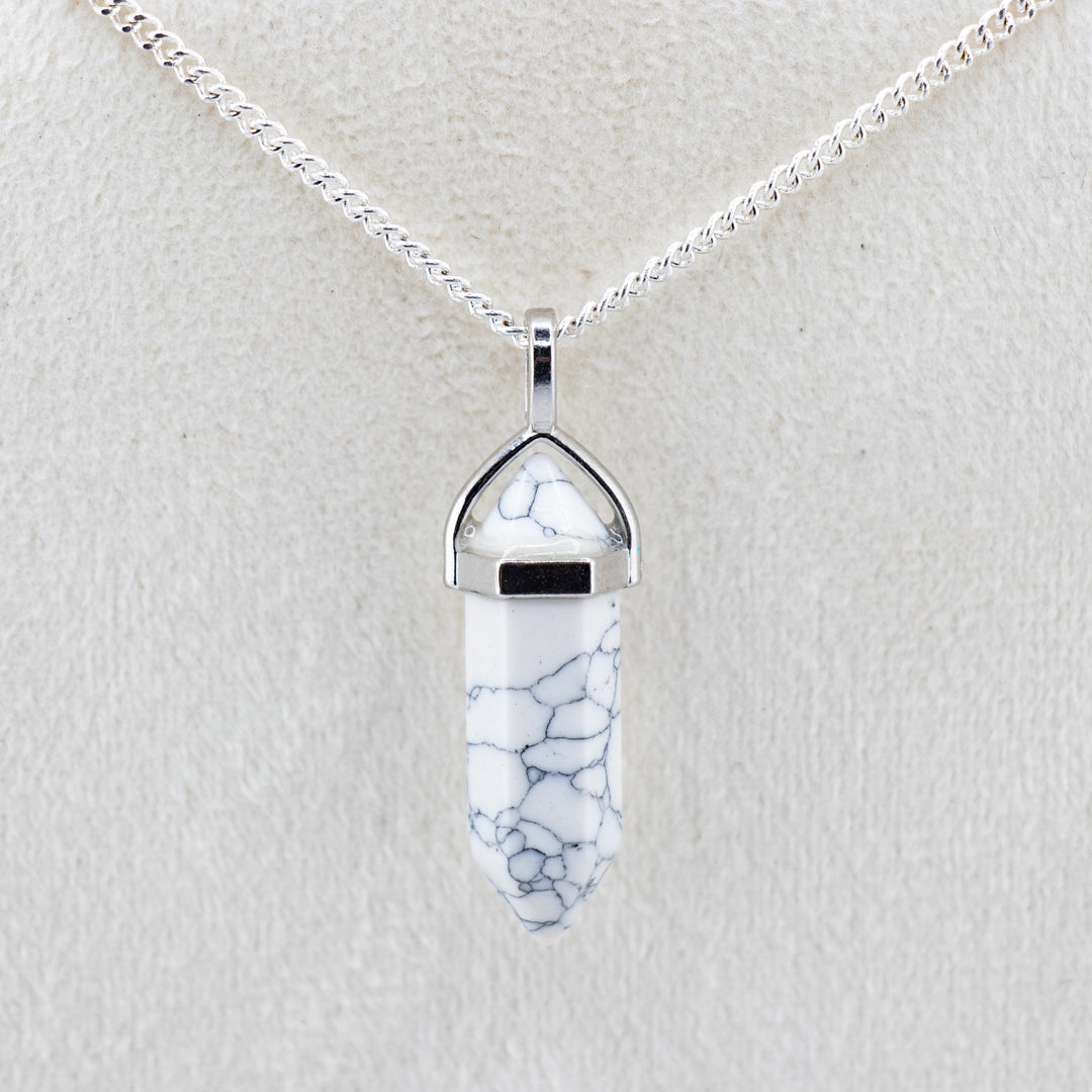 Collier avec pendentif en pointe de howlite naturelle fabriqué à la main