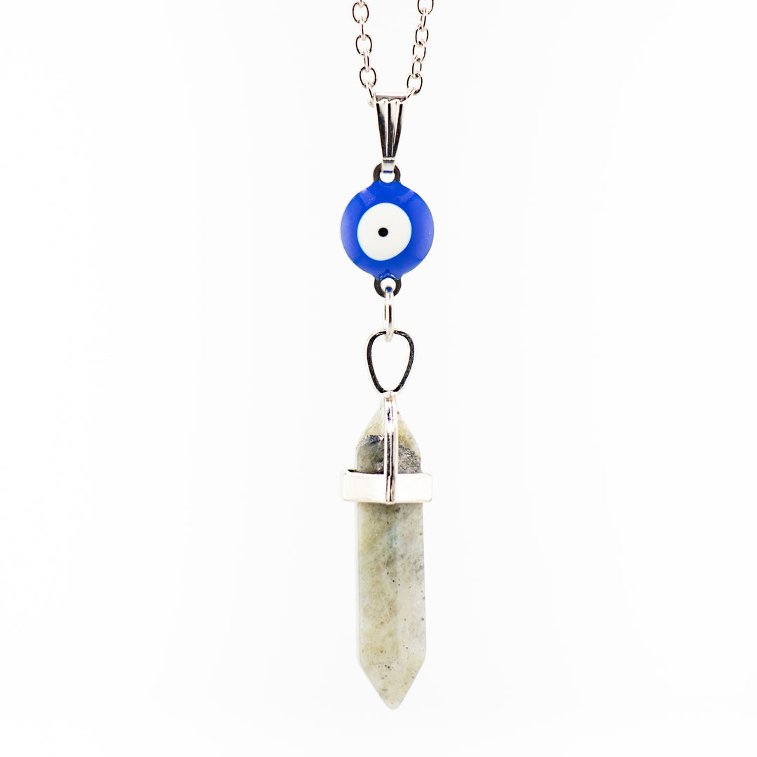 Collar con colgante de punta de labradorita natural hecho a mano con dije de mal de ojo