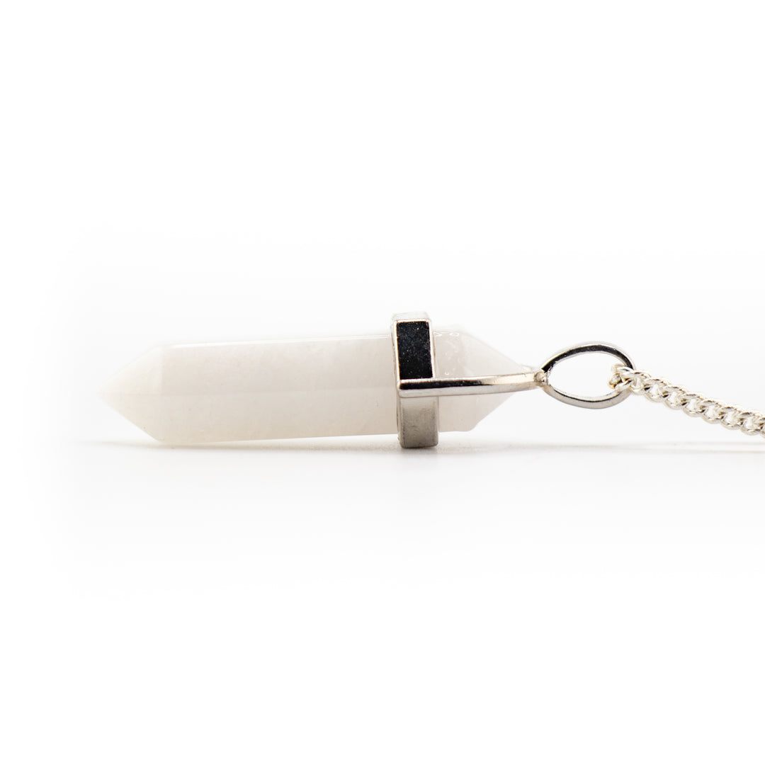 Collar con colgante de punta de jade blanco natural hecho a mano