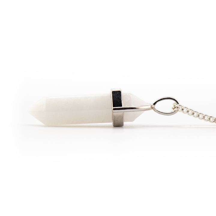 Collar con colgante de punta de jade blanco natural hecho a mano
