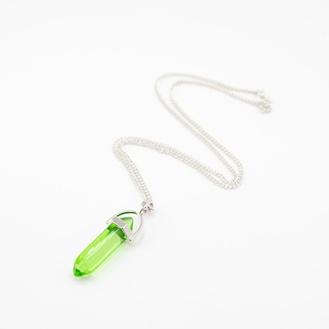 Collar con colgante de punta de vidrio hecho a mano