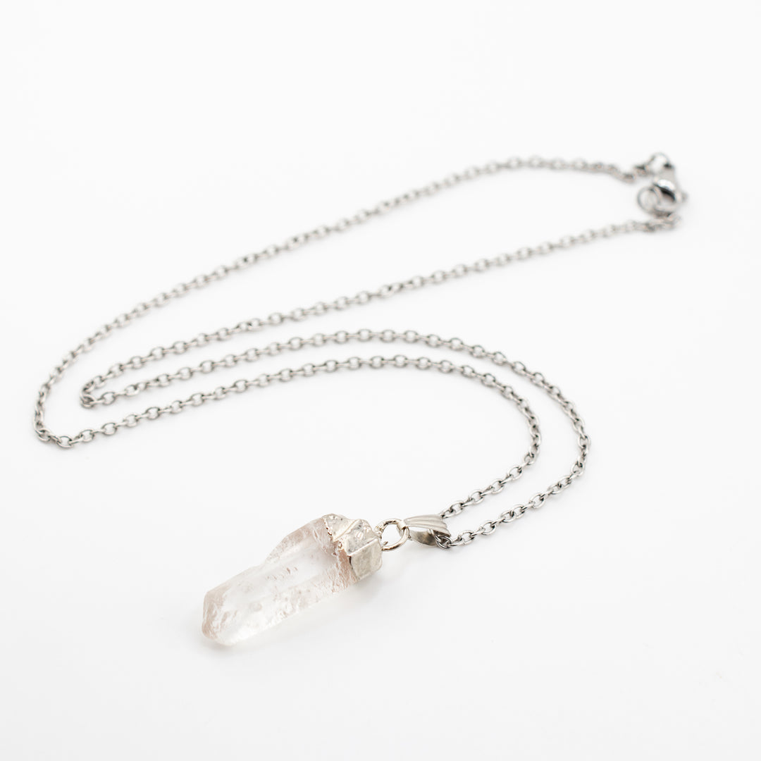 Collier pendentif en quartz lémurien naturel fabriqué à la main