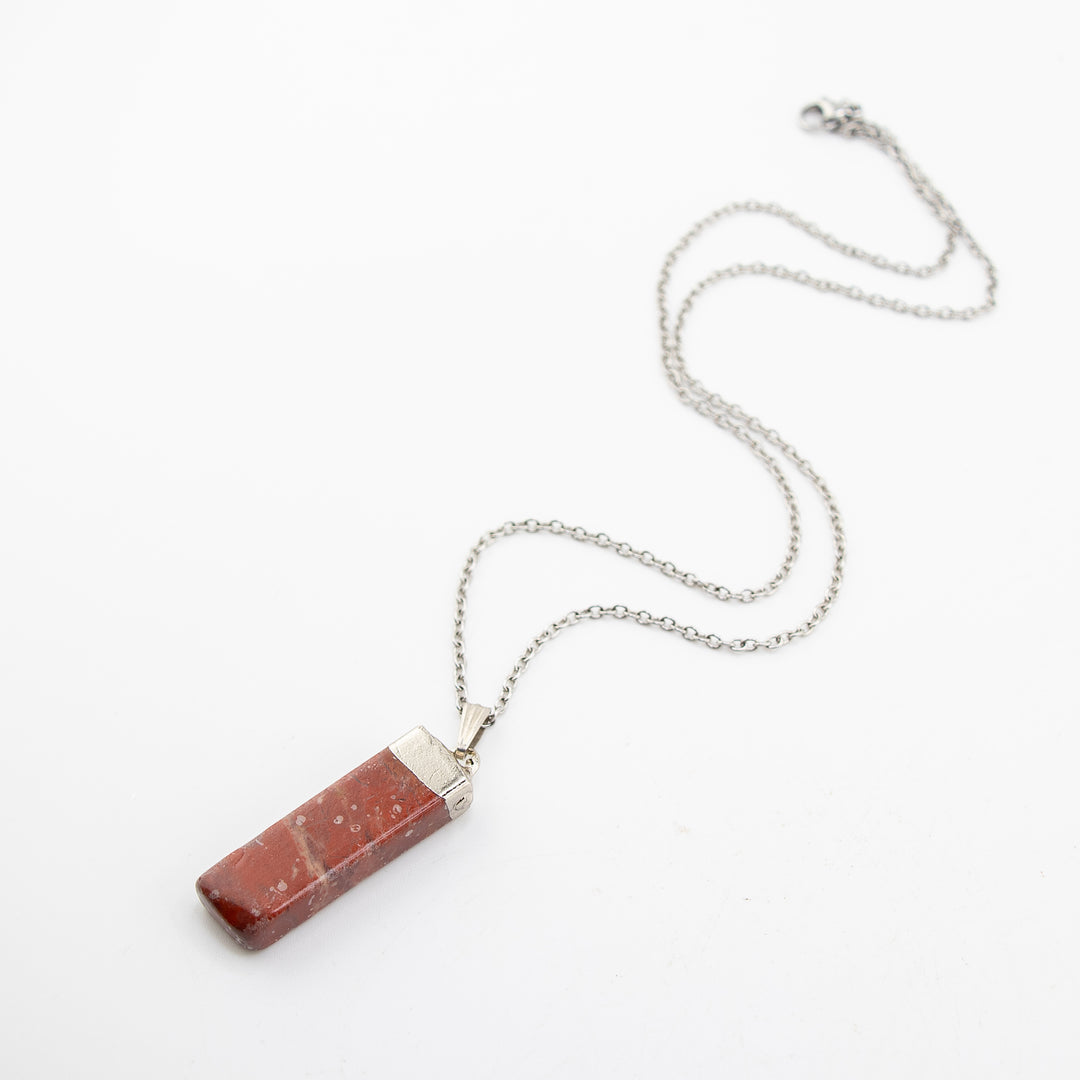 Collier avec pendentif en jaspe rouge naturel fait à la main