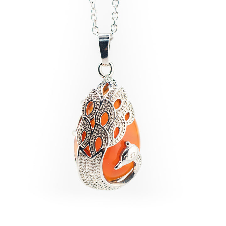 Collar de lágrima artesanal: piedra preciosa de cornalina natural con motivo de pavo real