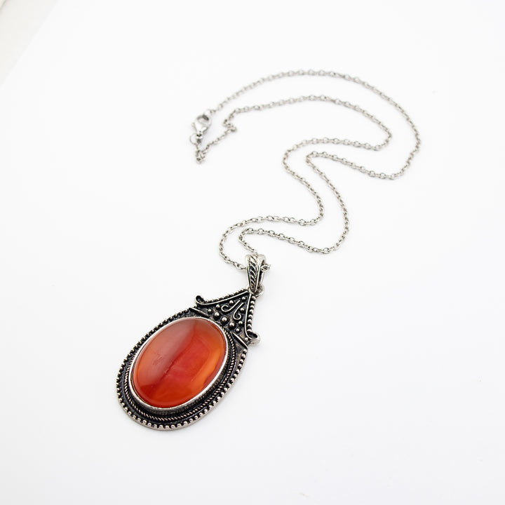 Collar con colgante de ágata roja natural: disfruta de la serenidad y el estilo