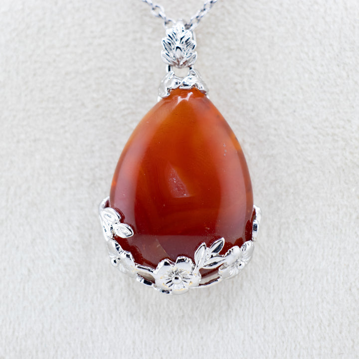 Collier avec pendentif en forme de larme d'agate rouge naturelle fabriqué à la main