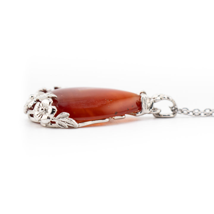 Collier avec pendentif en forme de larme d'agate rouge naturelle fabriqué à la main