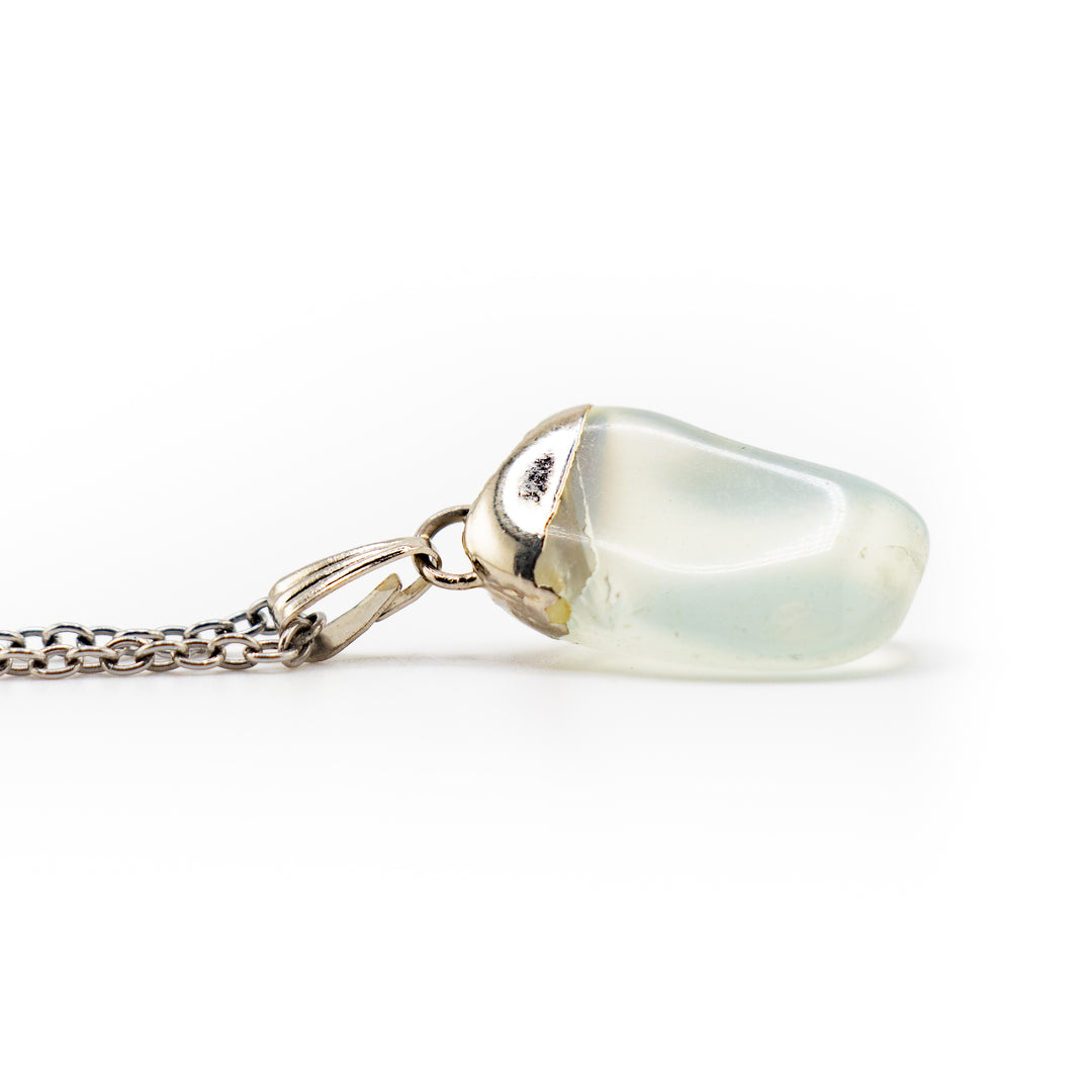 Collier avec pendentif en pierre précieuse d'opalite naturelle fabriqué à la main