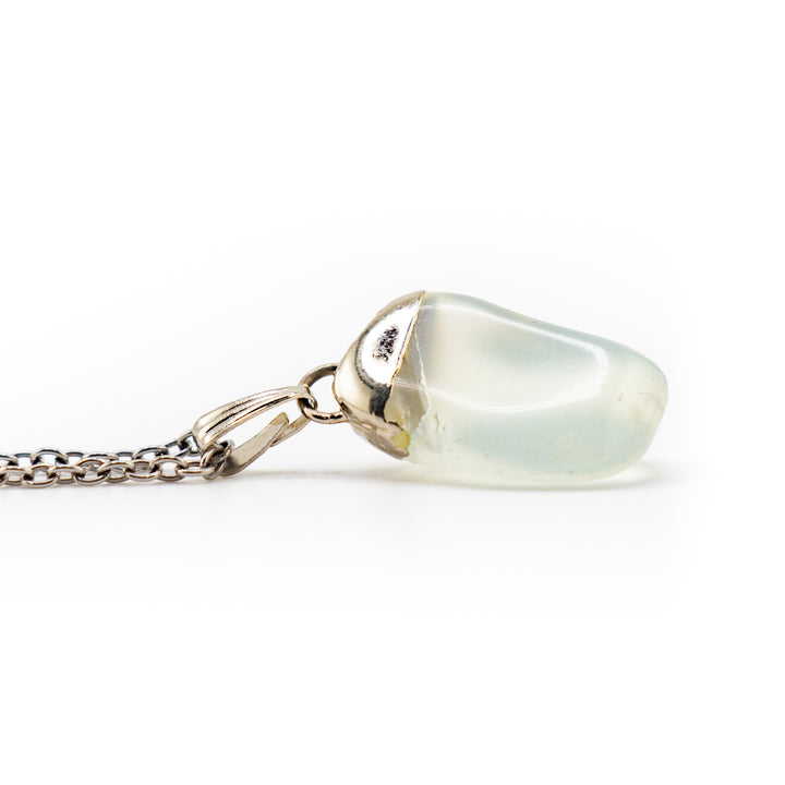 Collier avec pendentif en pierre précieuse d'opalite naturelle fabriqué à la main