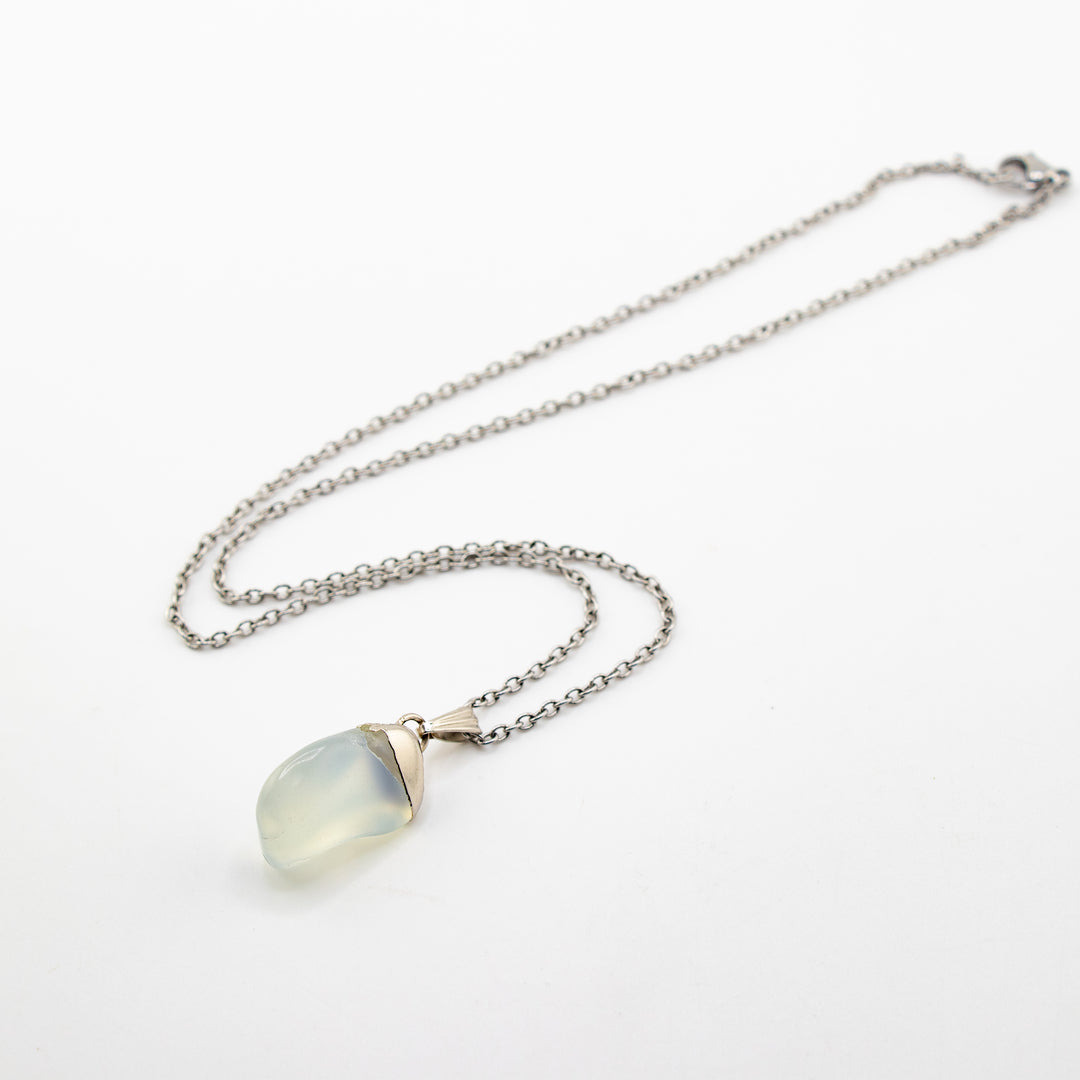 Collier avec pendentif en pierre précieuse d'opalite naturelle fabriqué à la main