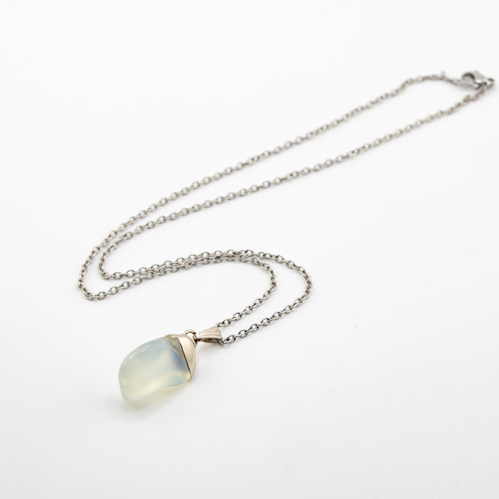 Collier avec pendentif en pierre précieuse d'opalite naturelle fabriqué à la main