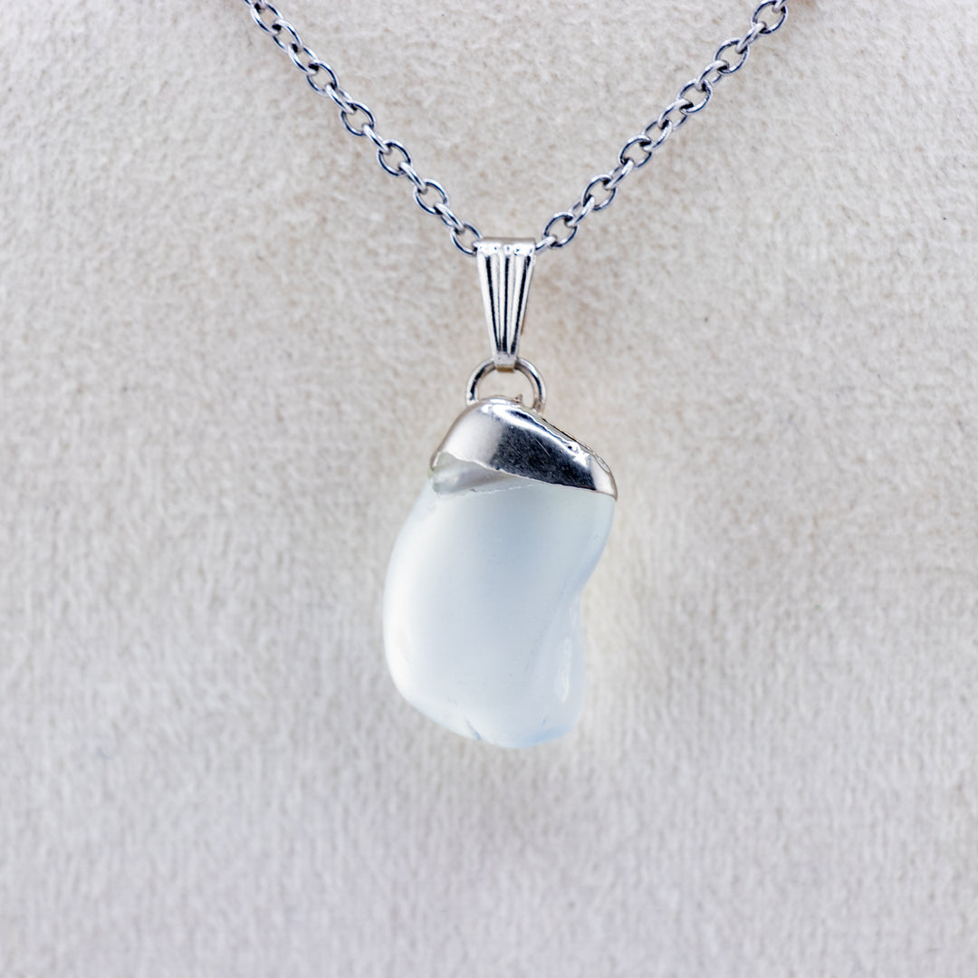Collier avec pendentif en pierre précieuse d'opalite naturelle fabriqué à la main