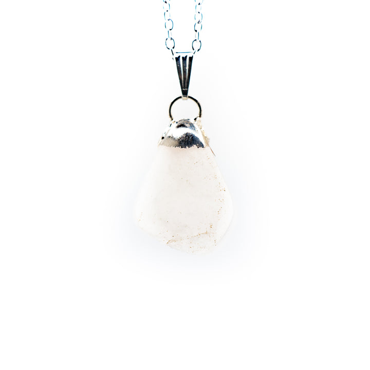 Collar con colgante de piedra preciosa de cuarzo transparente natural hecho a mano