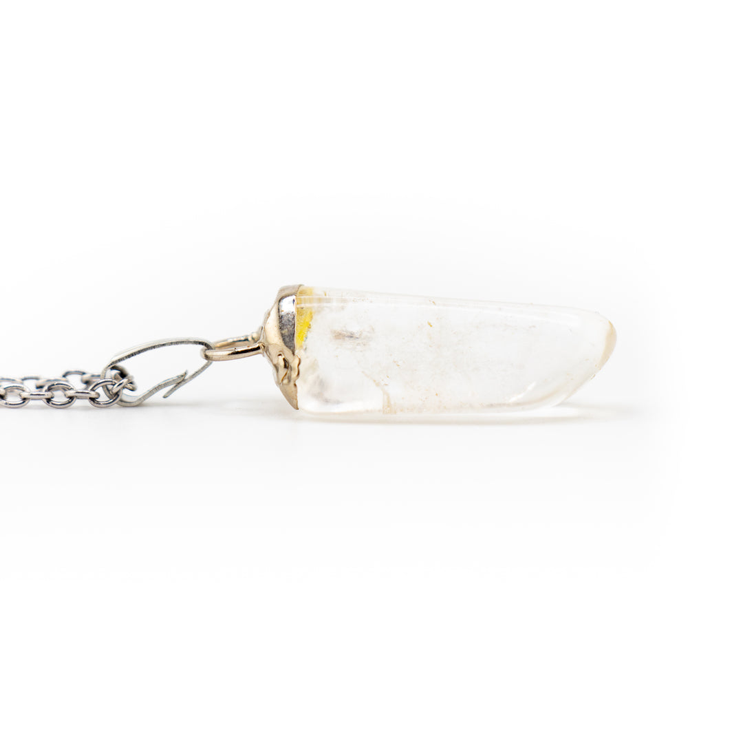 Collar con colgante de piedra preciosa de cuarzo transparente natural hecho a mano