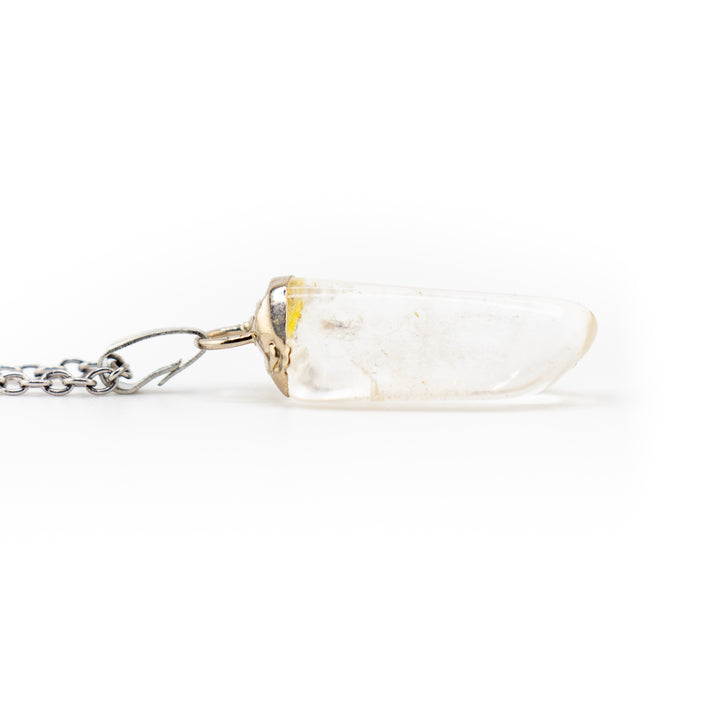 Collar con colgante de piedra preciosa de cuarzo transparente natural hecho a mano