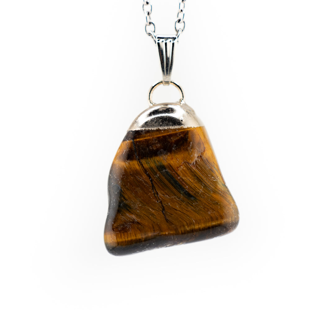 Collar con colgante de piedra preciosa de ojo de tigre de hierro natural hecho a mano