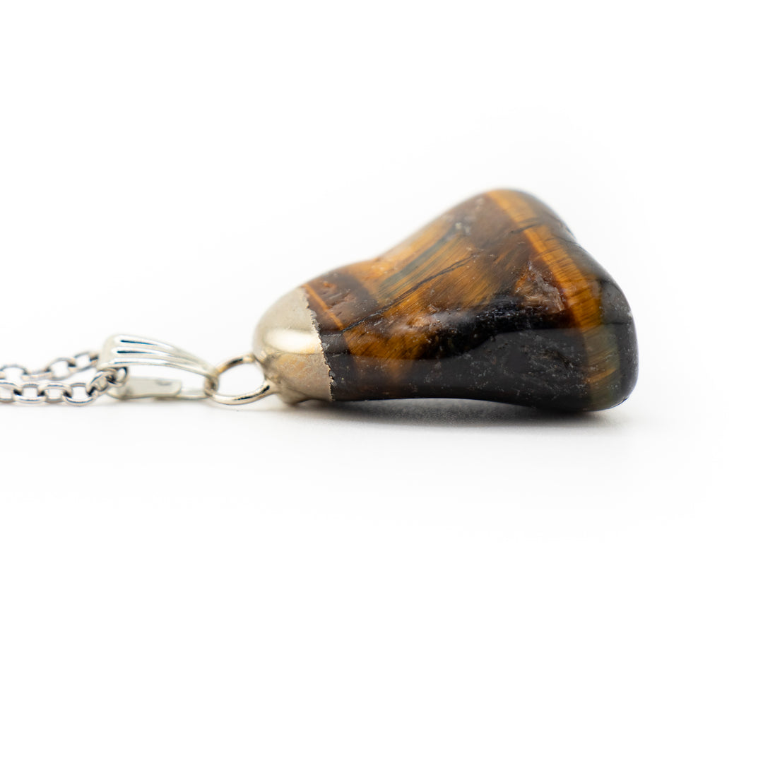 Collar con colgante de piedra preciosa de ojo de tigre de hierro natural hecho a mano
