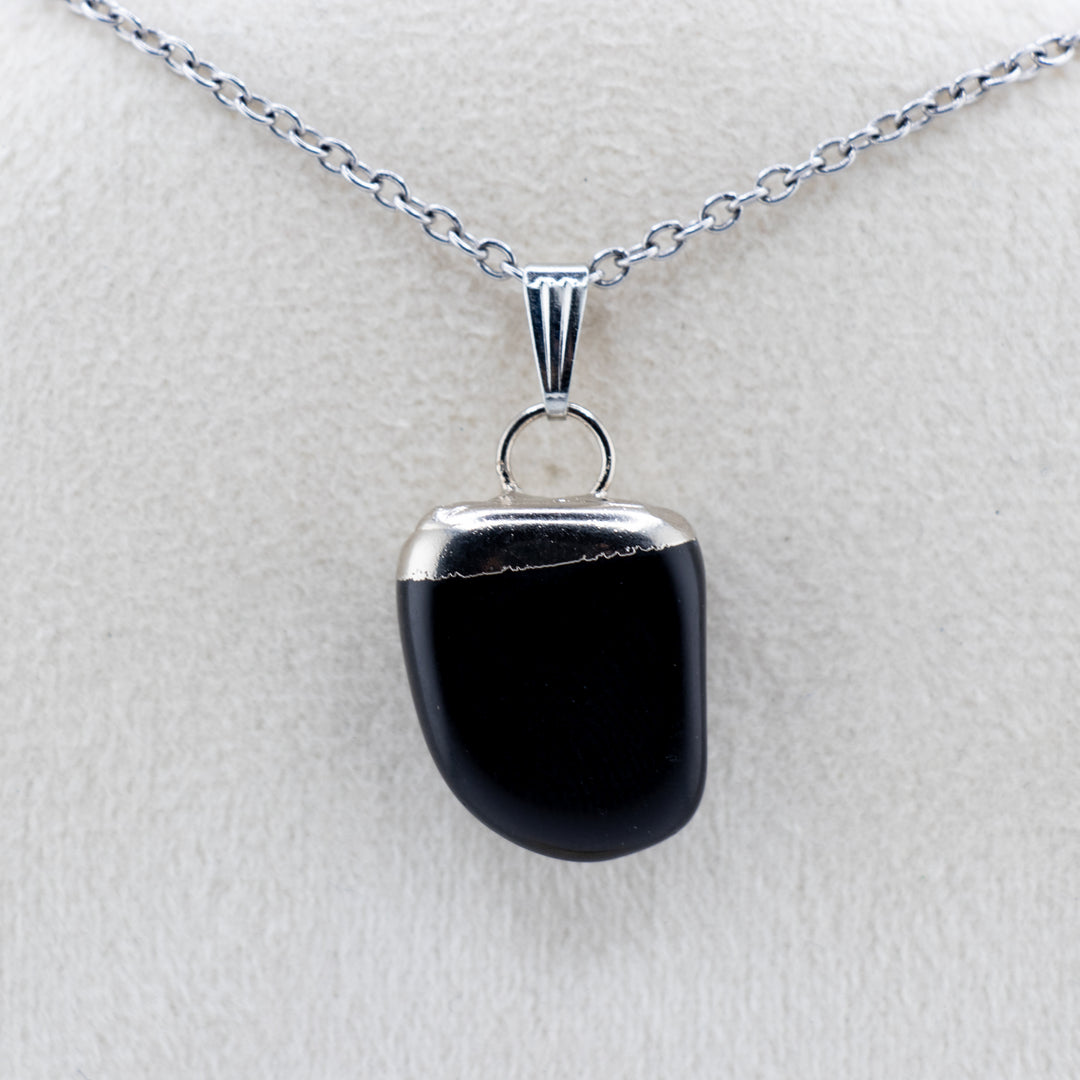 Collar con colgante de obsidiana natural hecho a mano
