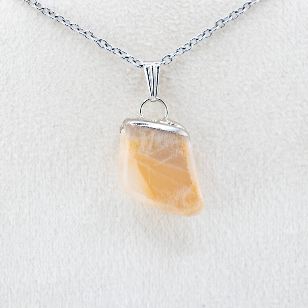 Collar con colgante de piedra lunar natural hecho a mano