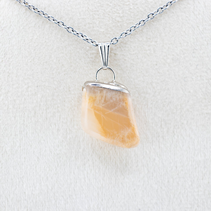 Collar con colgante de piedra lunar natural hecho a mano
