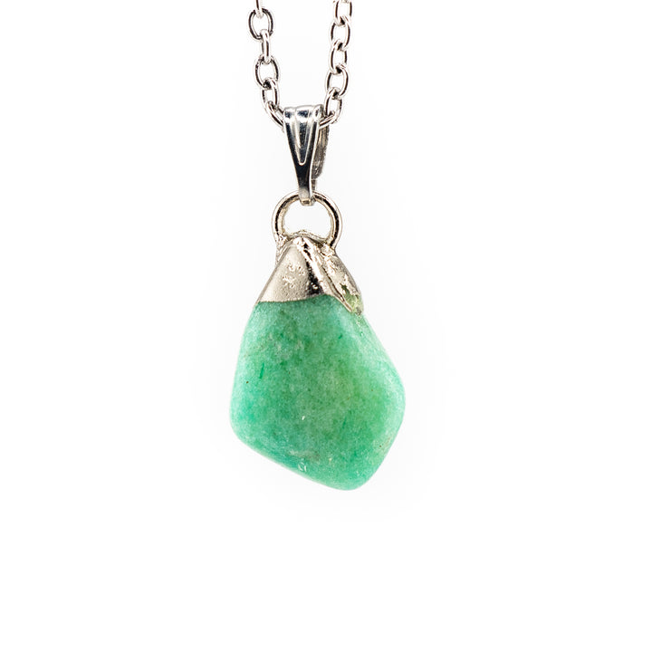 Collar con colgante de aventurina verde natural hecho a mano