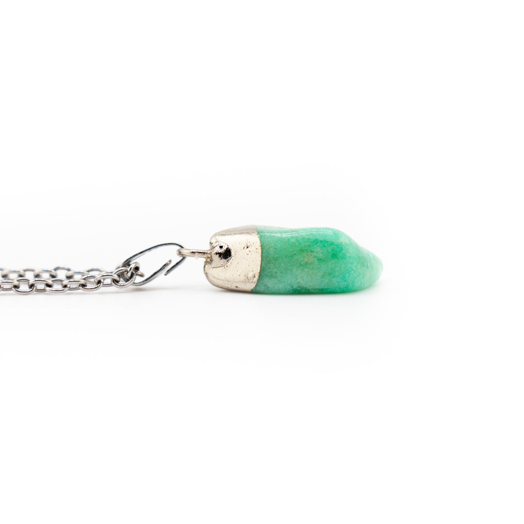 Collar con colgante de aventurina verde natural hecho a mano