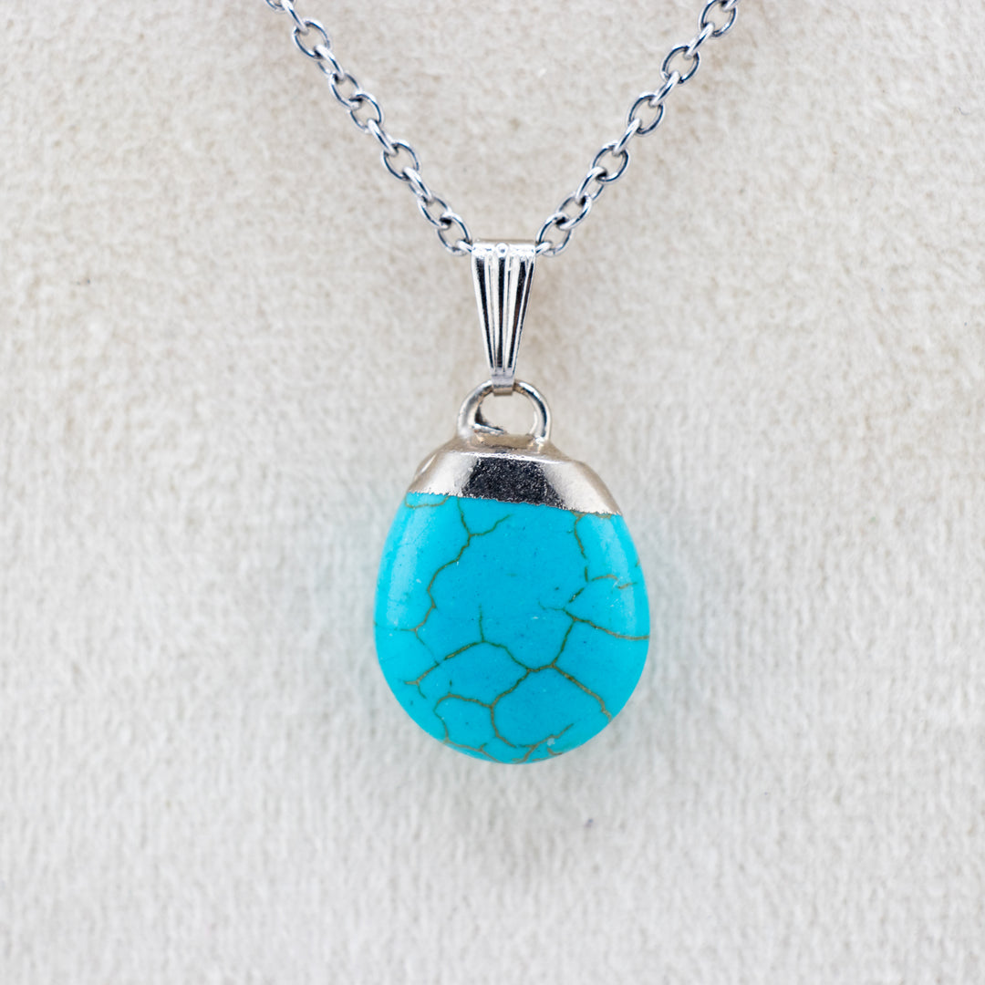 Collier avec pendentif en pierre précieuse howlite turquoise synthétique fabriqué à la main