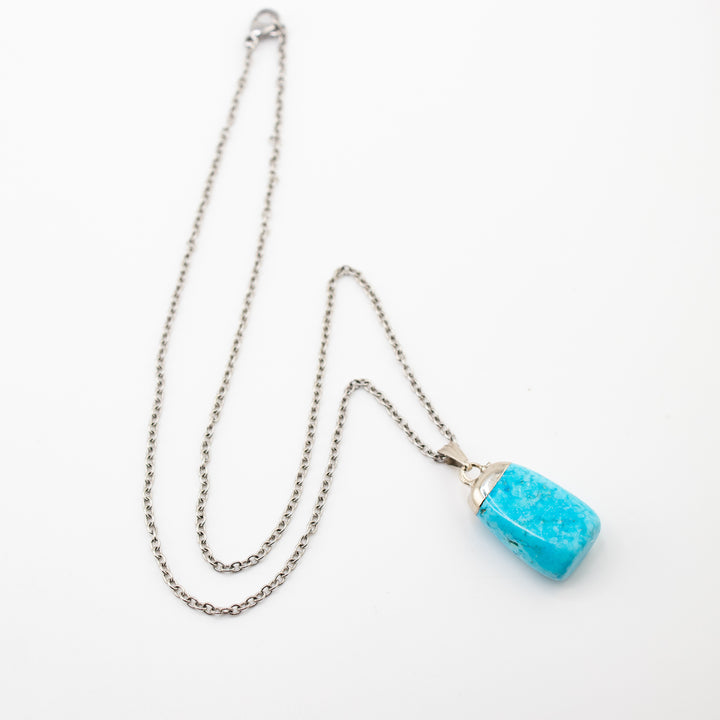 Handcrafted Synthetic Turquoise Howlite Gemstone Pendant Necklace